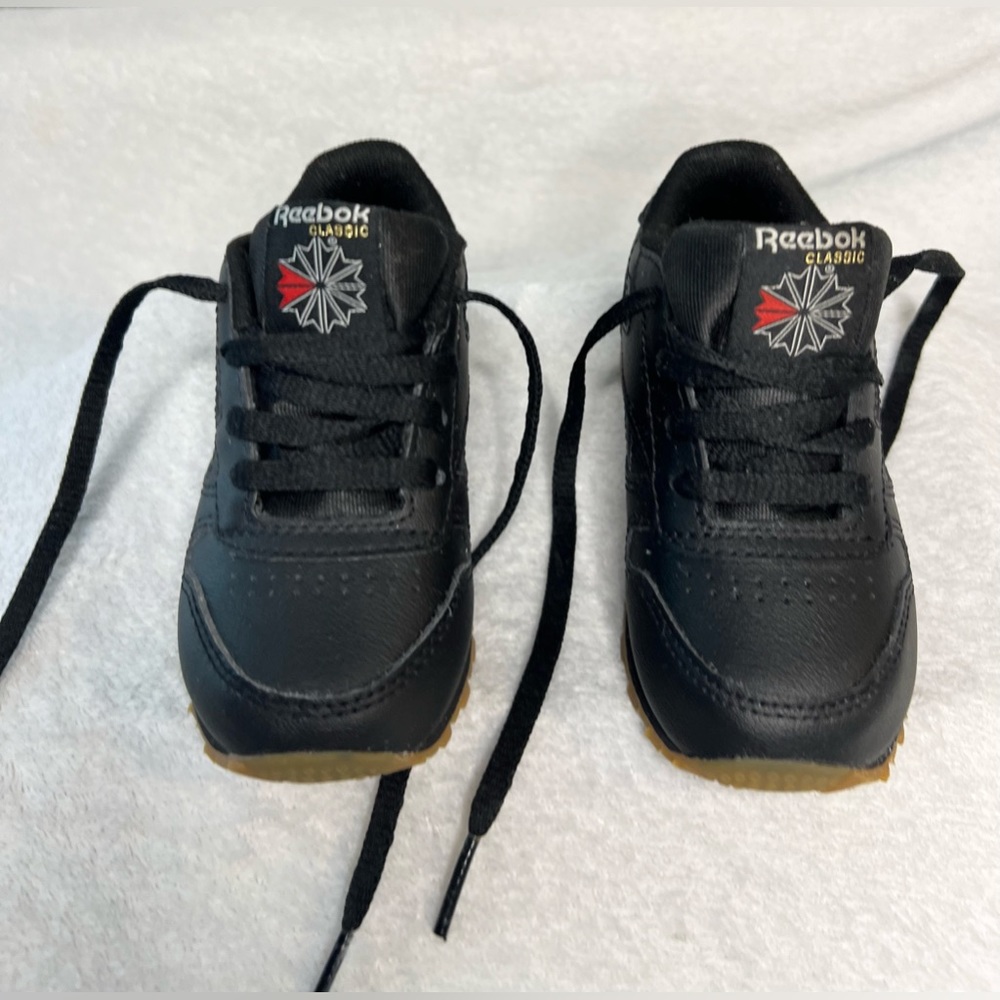 Reebok classic-Gum bottom-Black leather-Unisex- Toddler sneakers-Sz 7